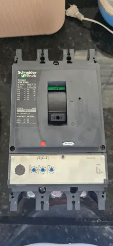 Disjuntor em caixa moldada Schneider Electric Compact NSX 630N, tripolar