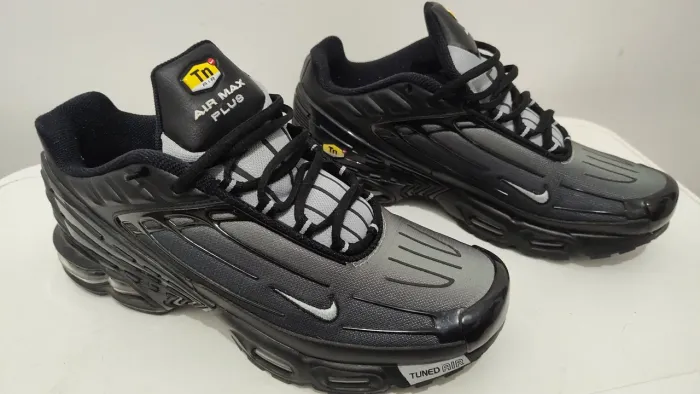 Nike tn plus 3 tamanho 42