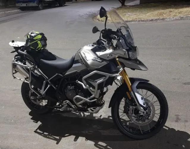 Triumph Tiger 900 Rally Pro 2023 - 10.000 km - Impecável - Completa