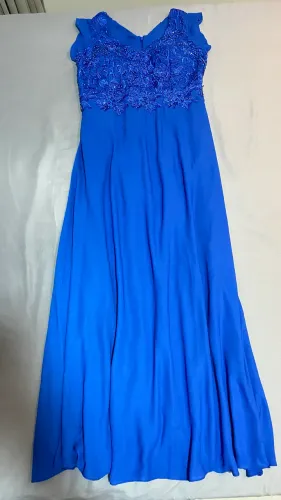 Vestido de festa longo com renda trabalhada
