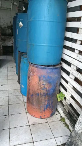 Tambores de 200 litros e 20 litros