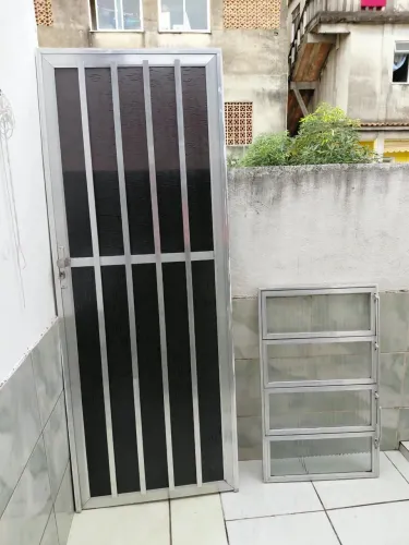 Porta e Basculante de alumínio seminovos