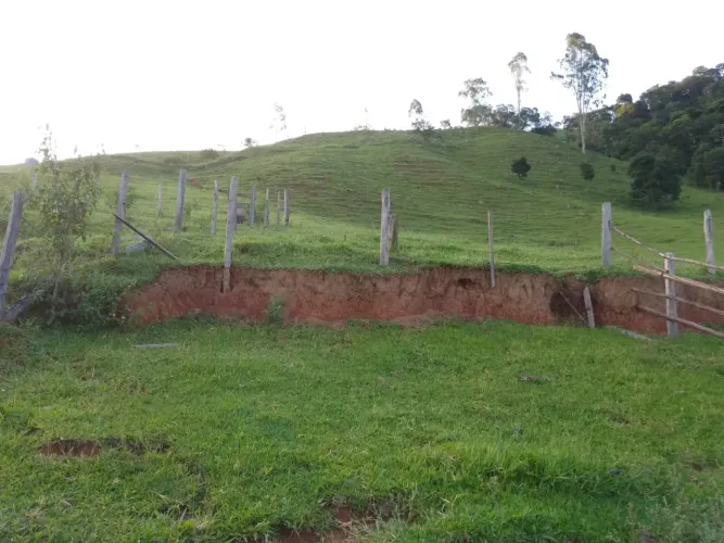 sítio 5 alqueires pasto com nascente em Piracaia SP