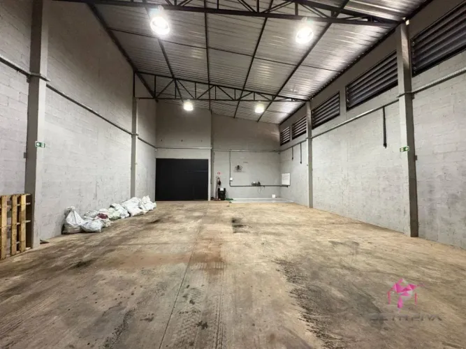 Barração disponível pra locação ou venda! - Jardim Empyreo