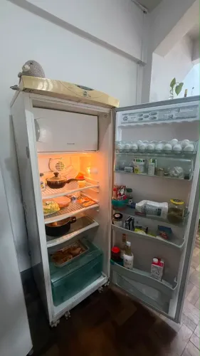 Brastemp 350 litros em excelente estado - retirar no centro de Curitiba