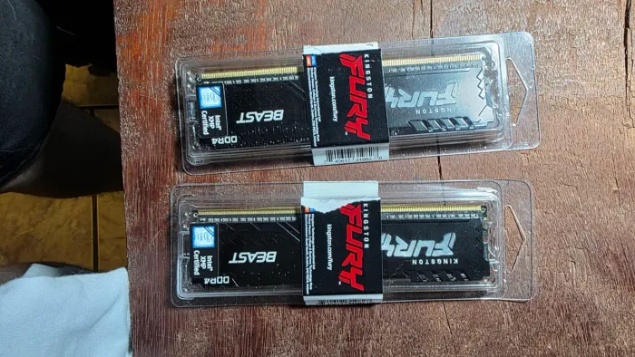 2 pentes Memória Ram DDR4 Fury Beast 3200mhz cl16 2x8
