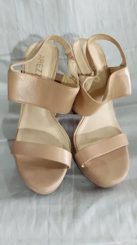 sandália bege, meia pata, da arezzo, salto bloco, tam.37
