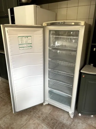 Freezer vertical Consul 220v | 260 Litros | Modelo CVU26EBBNA