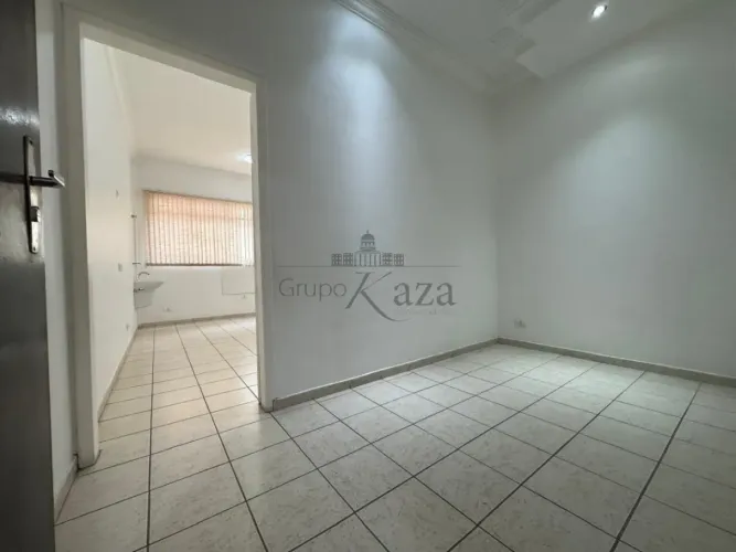 Sala Comercial - Centro - Centro Médico Nelson D`avila - 30m².