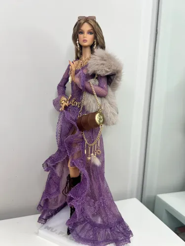 Boneca Integrity Toys nu face fashion royalty
