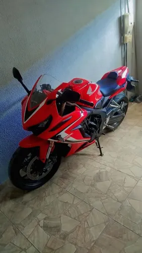 Moto para pessoas exigentes , aceito troca em chave de casa