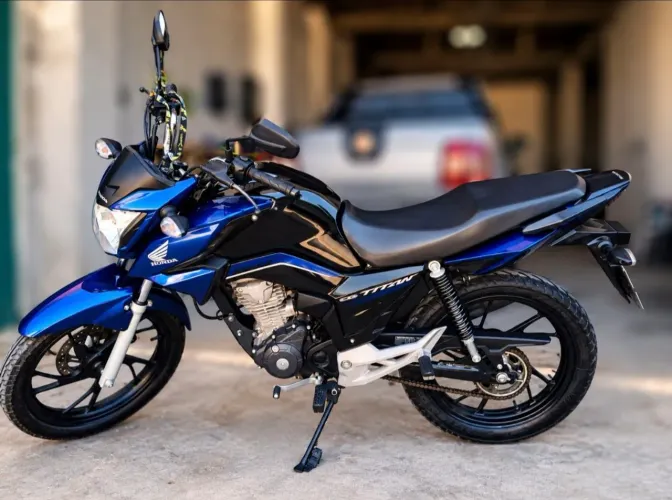 Vendo Titan 2024, único dono.