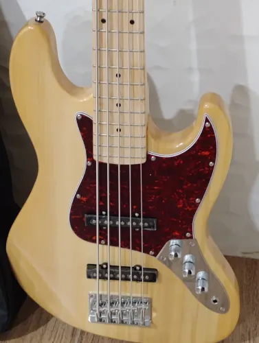 Baixo Jazz Bass 5 cordas