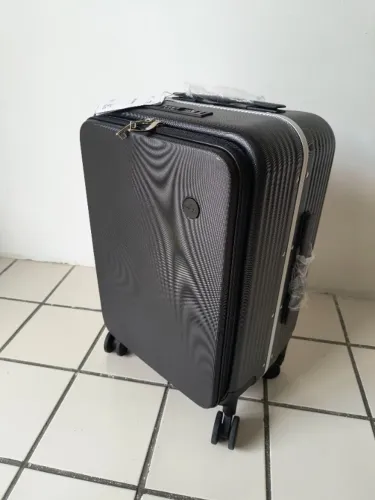 Mala original com tag localizador e compartimento para MacBook e iPad, Preta