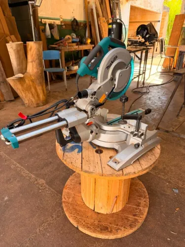 Serra Esquadria Telescópica Com Laser Makita Ls1017l