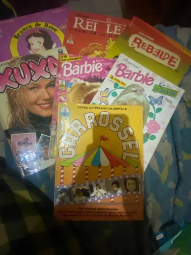 7 álbuns de figurinha 