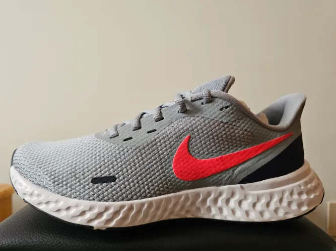Tênis Nike Revolution 5