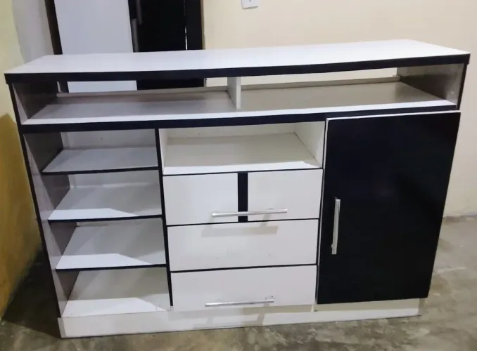 CÔMODA DE MADEIRAMENTO REFORÇADO