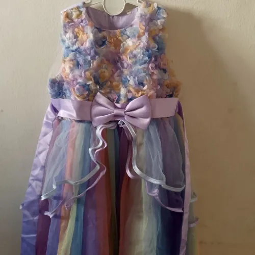 Vestido infantil de festa. Veste até 10 anos.