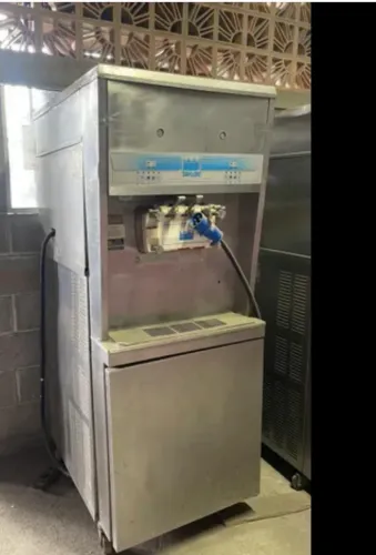Máquina de sorvete taylor.