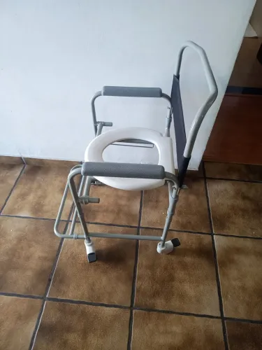Cadeira de Banho Pós Cirúrgico Dellmed Semi Nova 