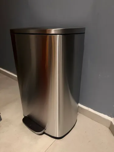 Lixeira Inox 50L modelo Ohio da Tok Stok - Fechamento soft close