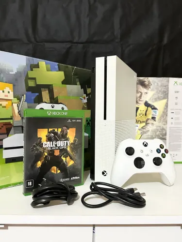Xbox One S com jogo