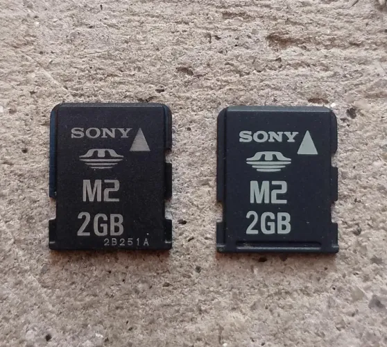 2 cartões de memória SONY M2(2GB+2GB)usado