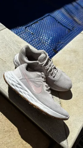 Tênis Nike revolution 6 rosa