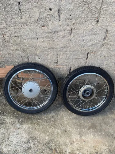 Rodas originais raiada