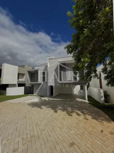 Casa com projeto singular no Alphaville em Juiz de Fora (MG): Janela do Céu