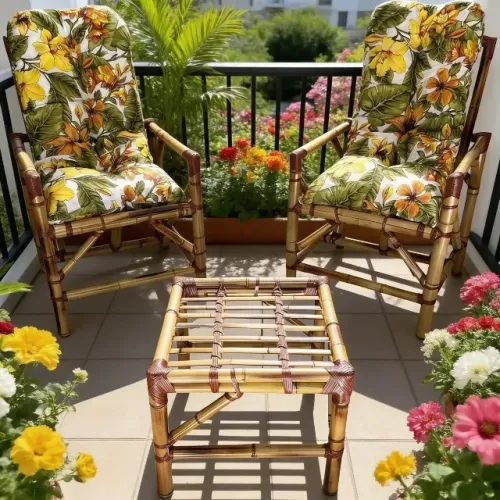 KIT 2 CADEIRAS BAMBU COM ALMOFADAS FUTON E MESA DE CENTRO.