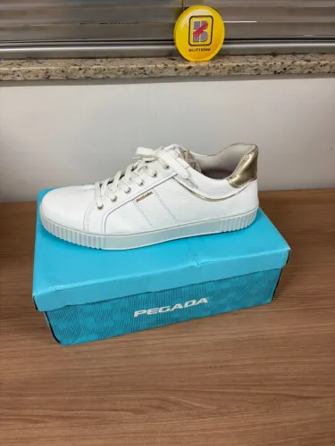 Lindo tênis branco em couro!!! Semi-novo!!