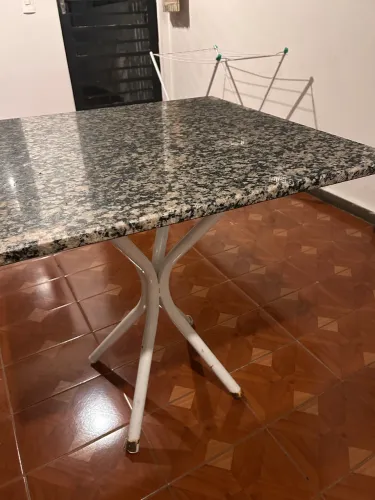 Mesa | Tampo de granito