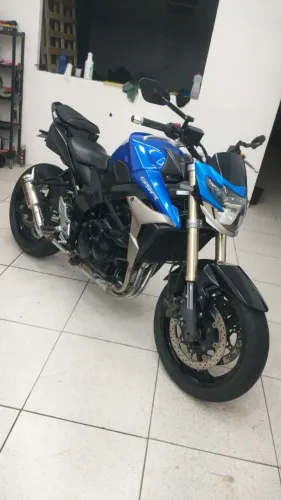 Suzuki gsr 750