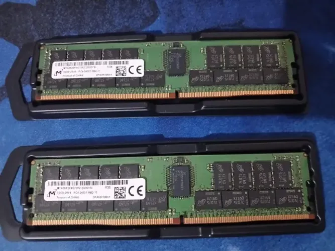 2 pentes de 32GB DDR4 [64GB]- 2400TMHz - ECC