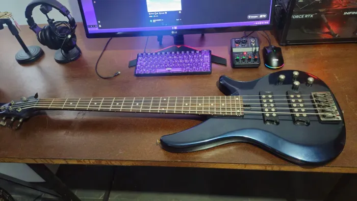 Baixo Yamaha RBX 375 ativo (5 cordas)