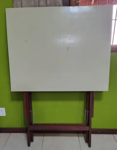 Mesa de desenho em madeira
