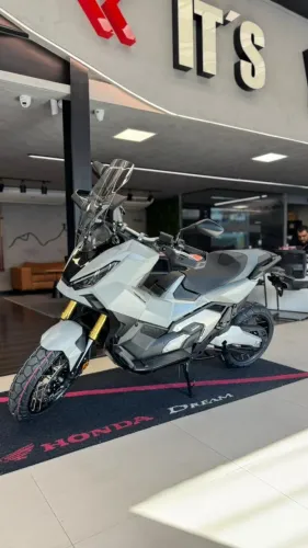 X-ADV 2026 branca ou cinza 
