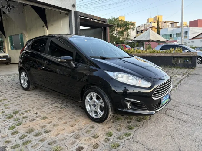 Ford Fiesta 1.0 Rocam SE Plus Hatch 8V Flex 4P Manual 2014