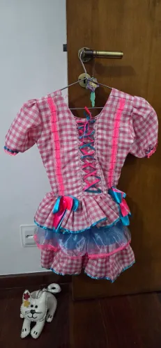 Lote 5 vestidos 6 a 8 anos - Festa Junina, Natal e de festa