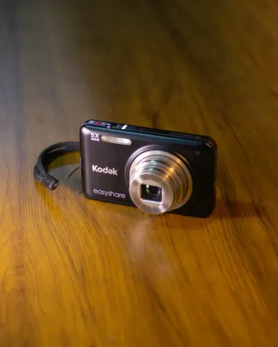 Câmera KODAK M5053 com caixa 16 Megapixels