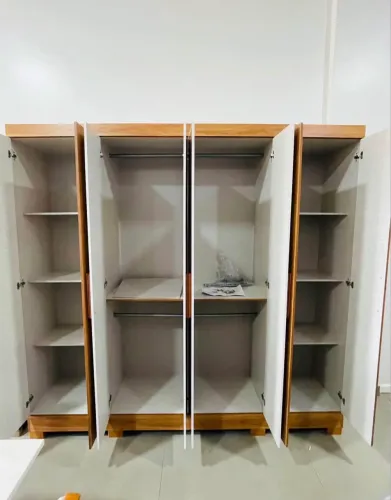Guarda roupa novo 8 portas de abrir com ótimo espaço interno.?