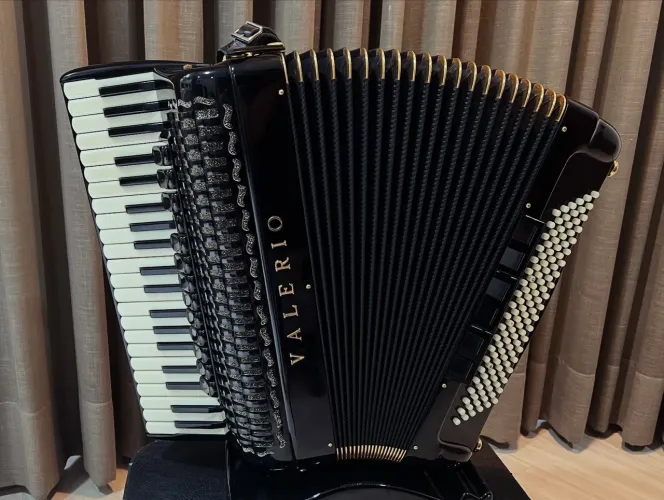 Vendo Acordeon Valeiro Série Ouro