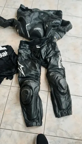 Macacão Alpinestars em couro 2 peças