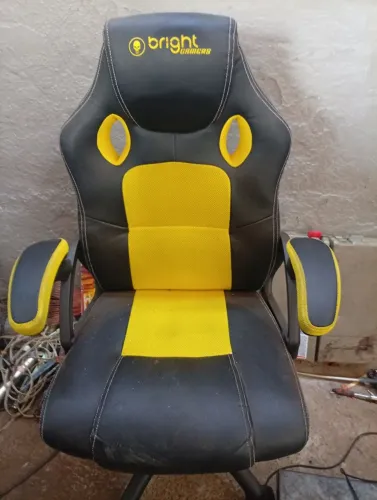 Vendo cadeira para gamers ótimos preço só 200.00