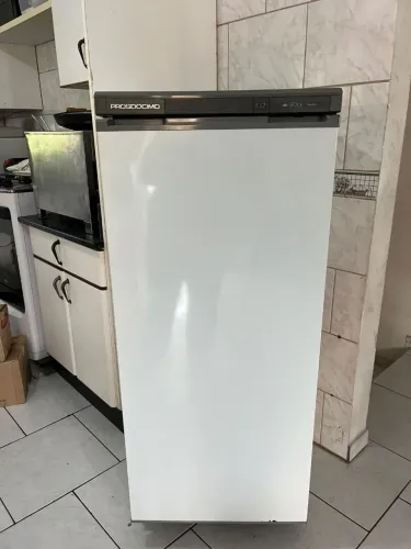 VENDE-SE FREEZER VERTICAL PROSDÓCIMO F17