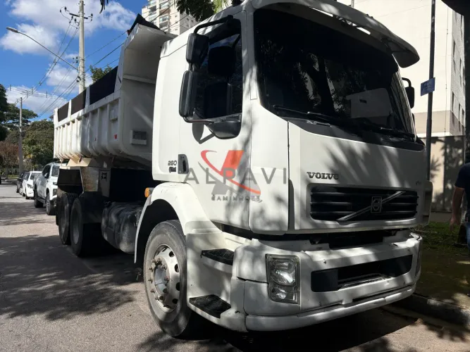 Volvo Vm 260 2011 Caçamba 8m