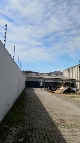 Imóvel para aluguel possui 280 metros quadrados em Boqueirão - Curitiba - PR