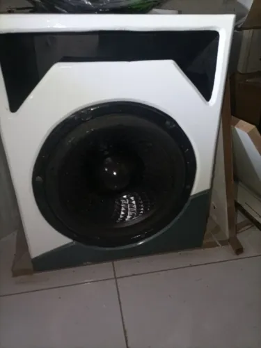 Vendo caixa com grave de 10 400rms e tv Samsung para retirada peças